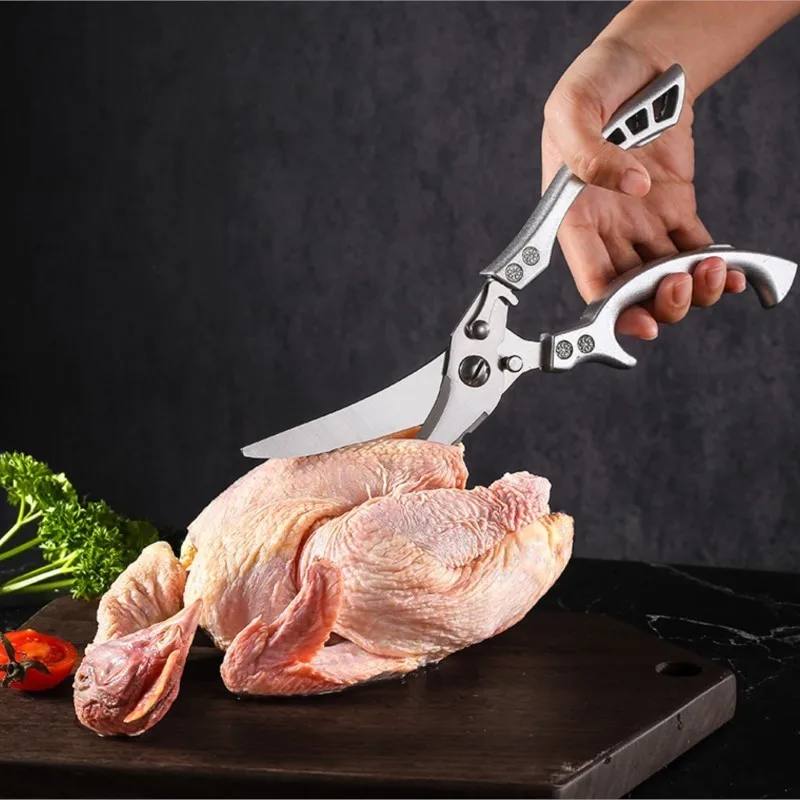 مقص متعدد الاستعمالات